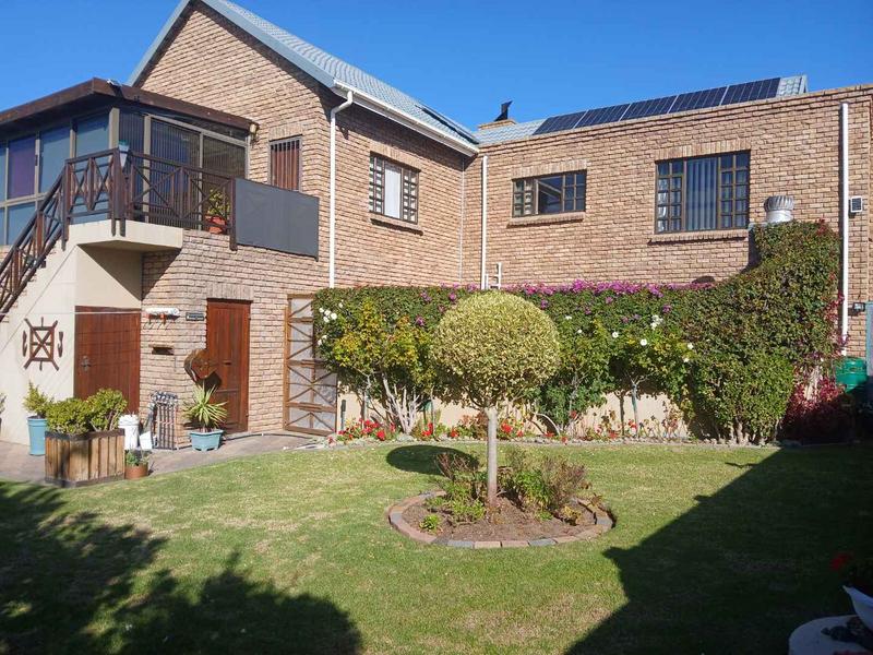 5 Bedroom Property for Sale in Stilbaai Wes Western Cape